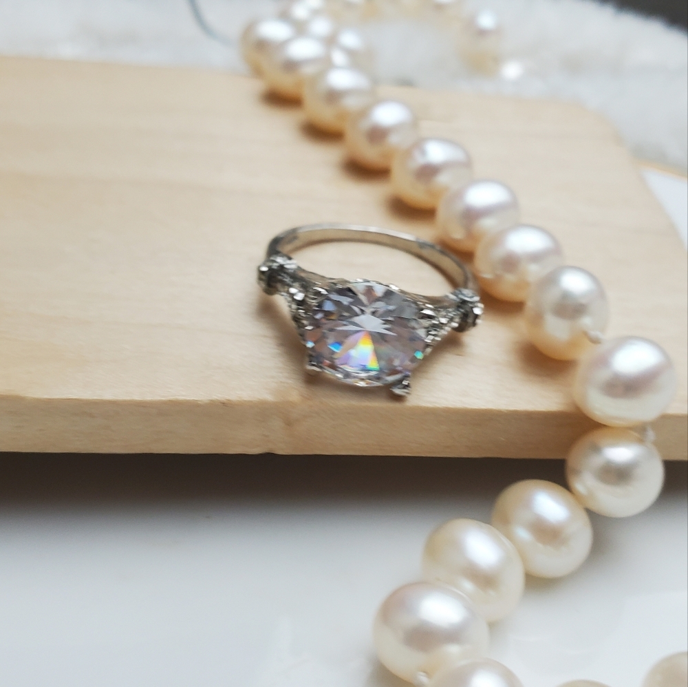 ๐ Large Diamond Ring - Picture 5 of 8